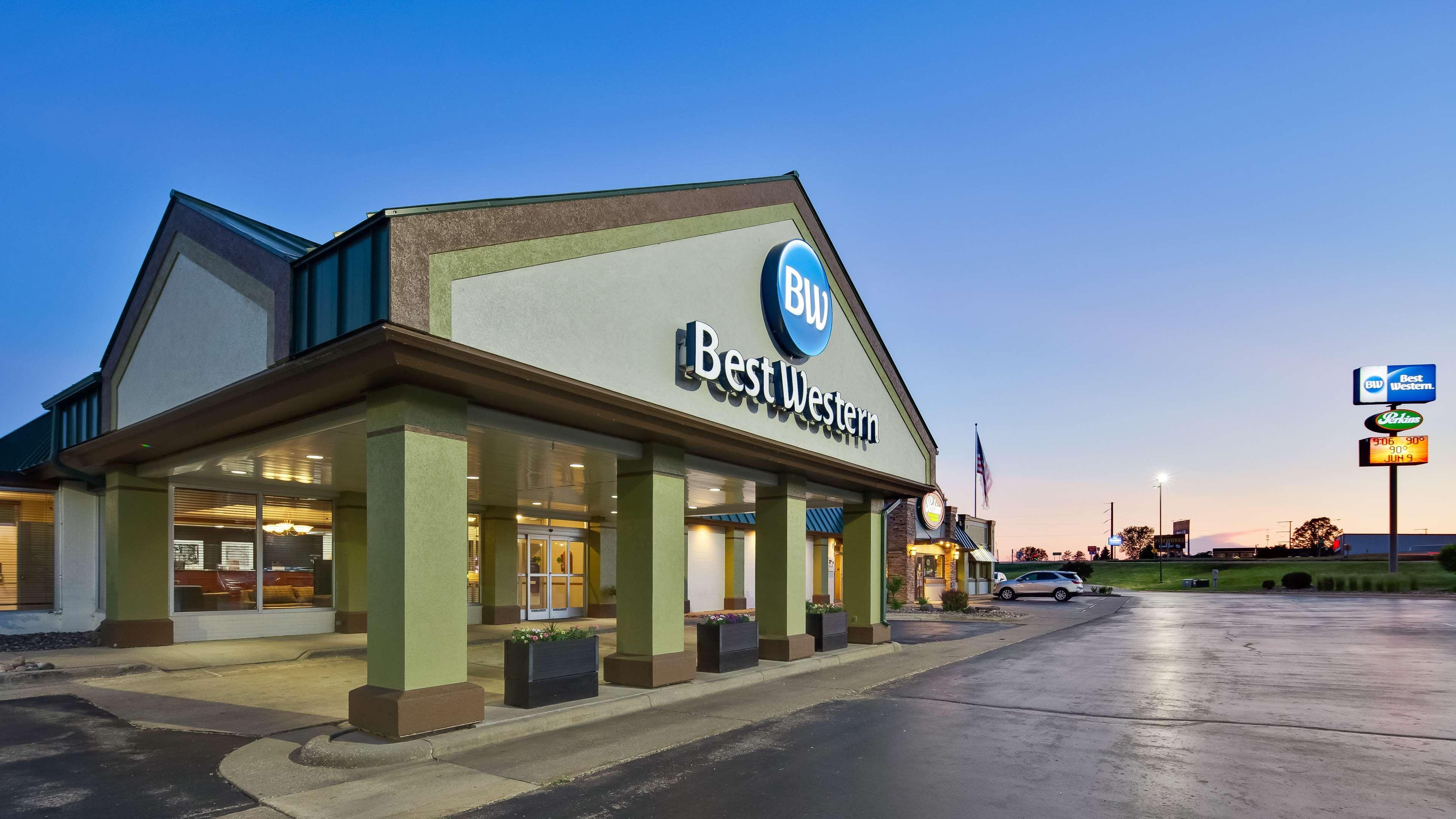 Best Western Tomah Hotel Екстер'єр фото