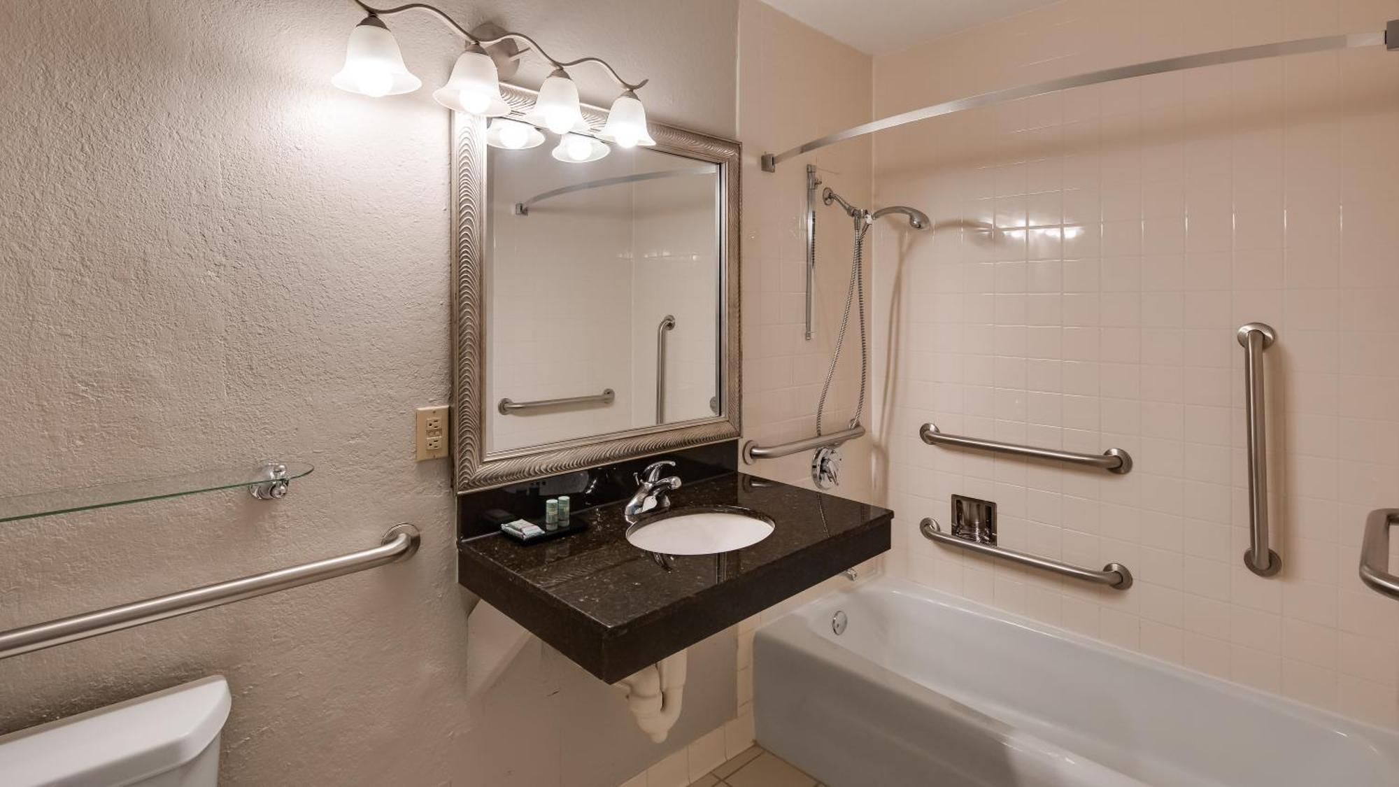 Best Western Tomah Hotel Екстер'єр фото